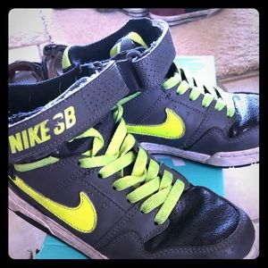 Nike’s high tops boys SB